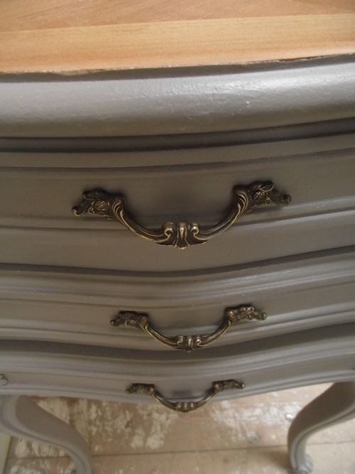 A2872 Pair Stylish French Bedside Tables